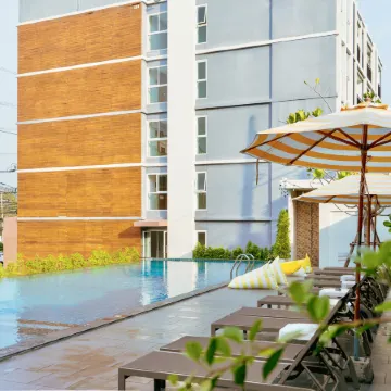 Fourium Pattaya Hotel & Serviced Residence Отели рядом с достопримечательностью «Пирс Бали-Хай»