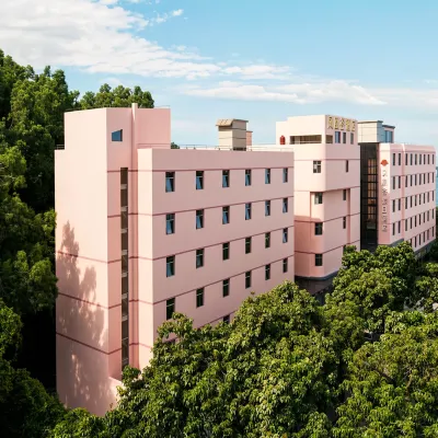Phoenix Valley Holiday Hotel Zhuhai (Gongbei Port  Qinglü Nan Road Store) Hotels near Bailian Cave Park
