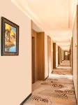 Qingrong Yueju Hotel (Yining Liuxing Street Scenic Area International Airport)