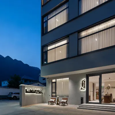 Floral Hotel·Luli · Cloud Retreat — Designer Stay by the Waterfall 廬山秀峰景区周辺のホテル