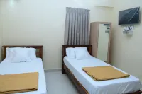 9 RAYA Hotel - Parking