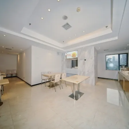 Huanna Hotel (Wuhan Wansongyuan Food Street Wangjiadun East Subway Station)