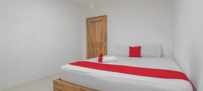 RedDoorz near Gajah Mada Pontianak Hotel di Benua Melayu Darat