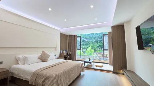 Wolong Valley Xiangjian Homestay - parking