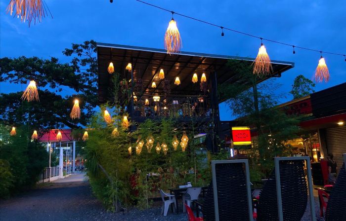 100% Cafe Moto Hostel
