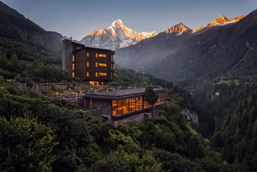 雲頂望山丨半山月舍（四姑娘山長青山寨觀景平台店） - 2星級