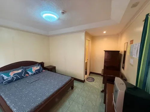 Pecan Pension House near Iloilo International Airport by RedDoorz - Parking