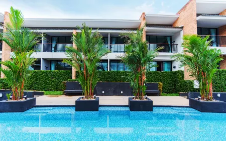 B2 Mae Hong Son Premier Hotel Отели рядом с достопримечательностью «Wat Phra That Doi Kong Mu»