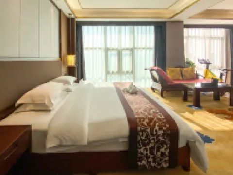 Gold Phoenix Hotel Hotels in Lipu