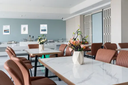 Century Pinyuan Hotel (Wal Mart store of the municipal government)