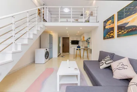 Su·Yijing Light Luxury Apartment (Fufu Road Branch) Отели рядом с достопримечательностью «Software Engineering Simulation Company， College of Humanities & Information， Changchun University of Technology»