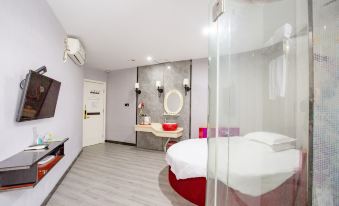 Yixin Hotel (Shanghai Guilin Road Subway Station)