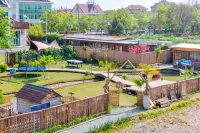 Floral B&B Hotels near Chongmingxian Zhenhai Temple