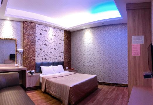 Maple Love Motel Space