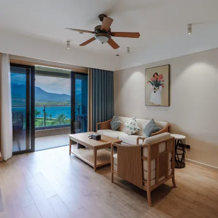 Tomorrow’s Stars Surfing Seaview Apartment (Wanning Riyue Bay Store)