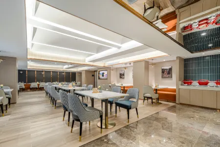 Nanchang Bayi Square Provincial TV Station Atour Hotel Отели рядом с достопримечательностью «Nanchang University of Aeronautics»