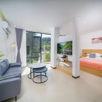 Xiaoyin Shanshe (Libo Xiaoqikong East Gate)