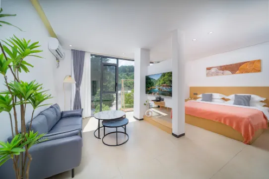 Xiaoyin Shanshe (Libo Xiaoqikong East Gate)