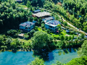 Floral Hotel · Taohuawu Hotel (Lushan Xihai Scenic Area Store)