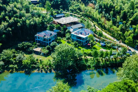 Floral Hotel · Taohuawu Homestay (Lushan Xihai Scenic Area Store)