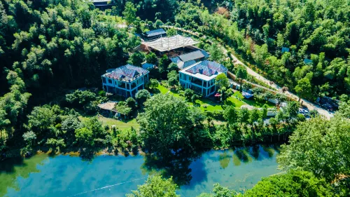 Floral Hotel · Taohuawu Hotel (Lushan Xihai Scenic Area Store)