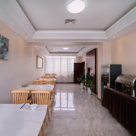 V9 Holiday Chain Hotel (Yingcheng Hanyi)
