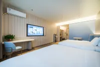 HanTing Hotel (Tongliao Holingol Railway Station) - parking