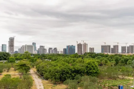 Huangyue Apartment (Guangzhou South Railway Station Store)