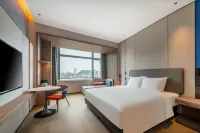 Holiday Inn Express Kwah Plaza Jiangmen East Station Hotels in Jianghai District