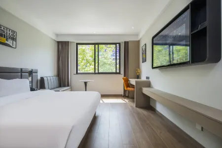 Qingmu Shang Hotel (Nanjing Xuanwu Lake Scenic Area Hunan Road Zhongda Hospital Branch)