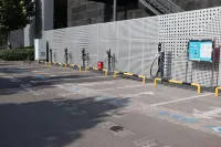 Huafeng Yuda Hotel - parking