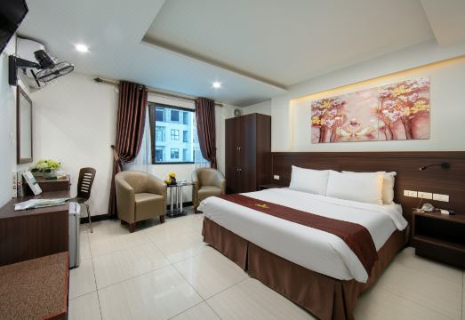 5. 년 호아 호텔..