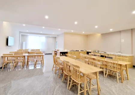 Ginza Jiaxuan Light Residence Hotel (Dong'a Station Branch) Отели рядом с достопримечательностью «Dong'a Yaowang Mountain»