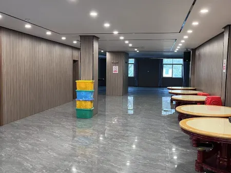 Ruijin Sunshine Holiday Hotel