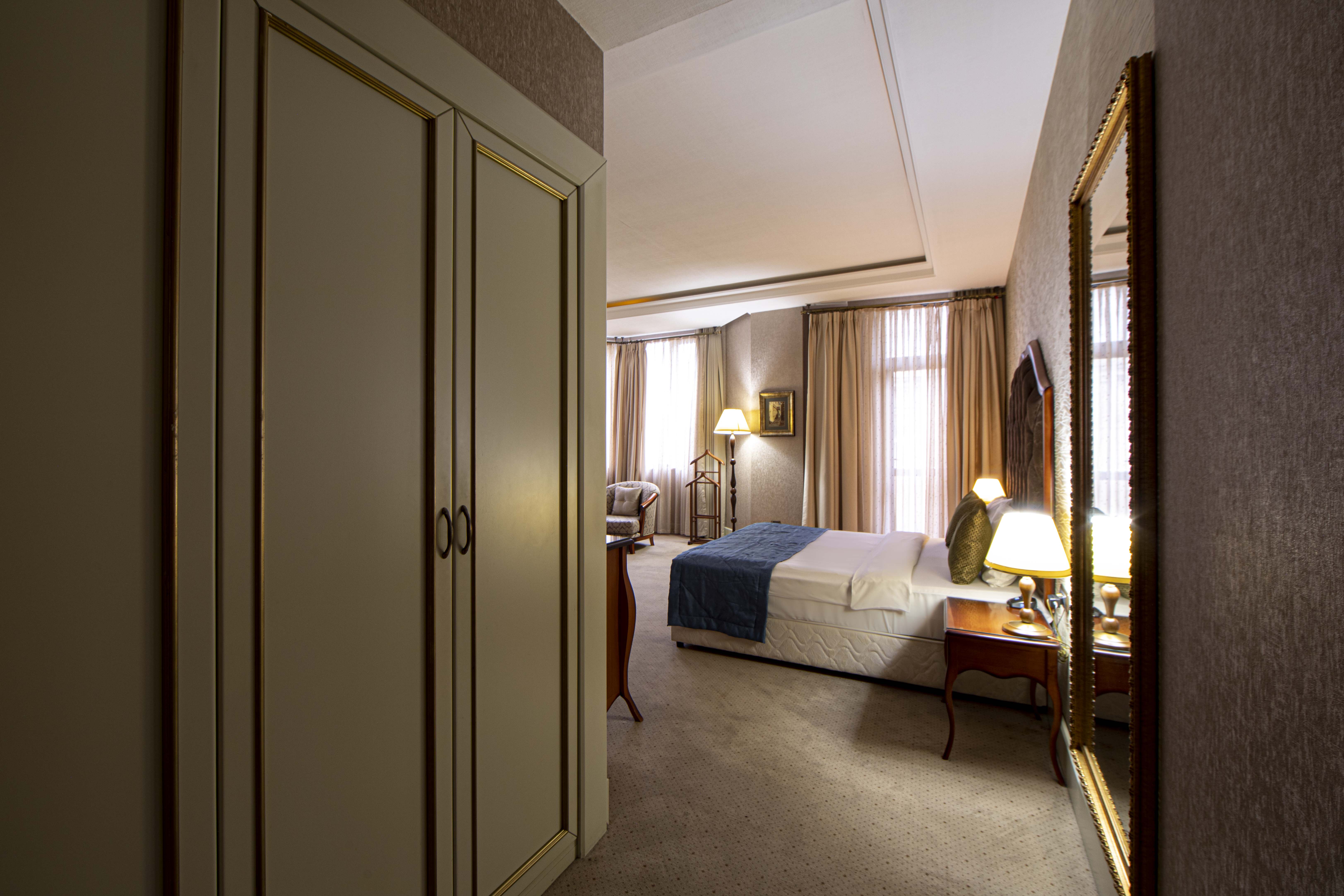 Sapphire Inn Hotel Zimmer Photos