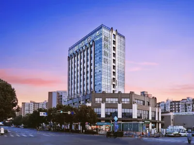 Lavande Hotel (Chengdu Wenjiang Guose Tianxiang Branch) Отели рядом с достопримечательностью «Луцзянь Бич»