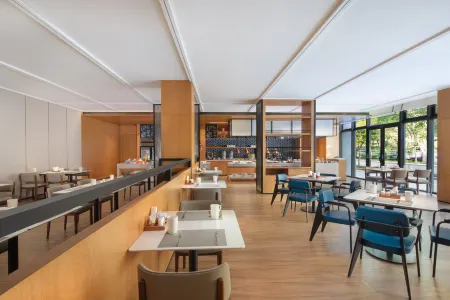 Fairfield by Marriott Zhuji Отели рядом с достопримечательностью «Zhuji Gymnasium»