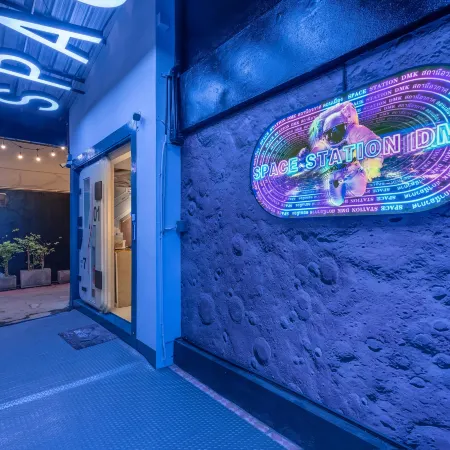 Space Station Hostel Отели рядом с Аэропорт Дон-Муанг