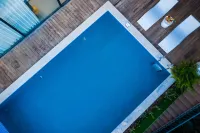 VALATOMS Fanlatu Homestay (Chengjiang Fuxian Lake) - Pools