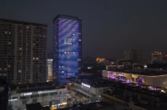 HuaJiYaShe Hotel (Huzhou Aishan Square Yishangjie) Hotels near Tiefo Buddhist Temple