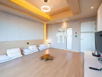 Hotel the One Отели рядом с достопримечательностью «Мост Тольсан»