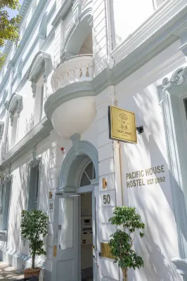Pacific House Hostel Hotel a 