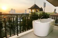 Crystal Palace Luxury Hotel Pattaya - balcony