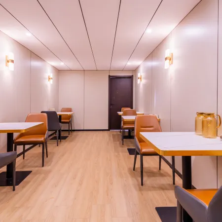 Luxiaolu PLUS Hotel (Xinxiang University Town)