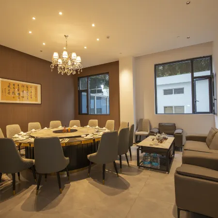 Danxia Mountain Jincheng Hotel