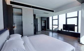 Rosewood Hotel (Zhoukou Yulin Smart Center Vocational and Technical College)