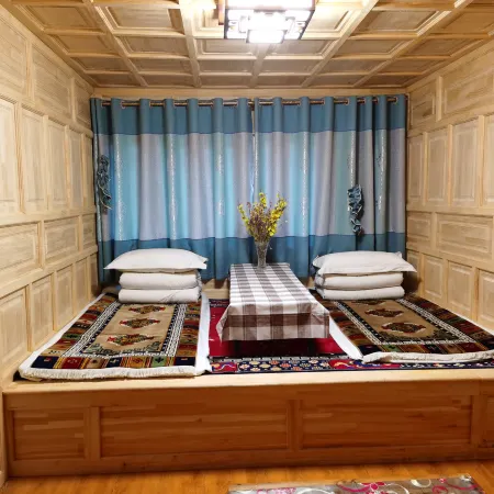 Yinyu Tashi Homestay
