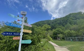 Tonghua White Vehicle Axle Holiday Camping Base