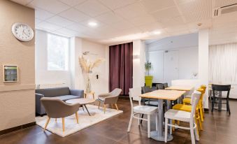 B&B Hotel Valenciennes Sud