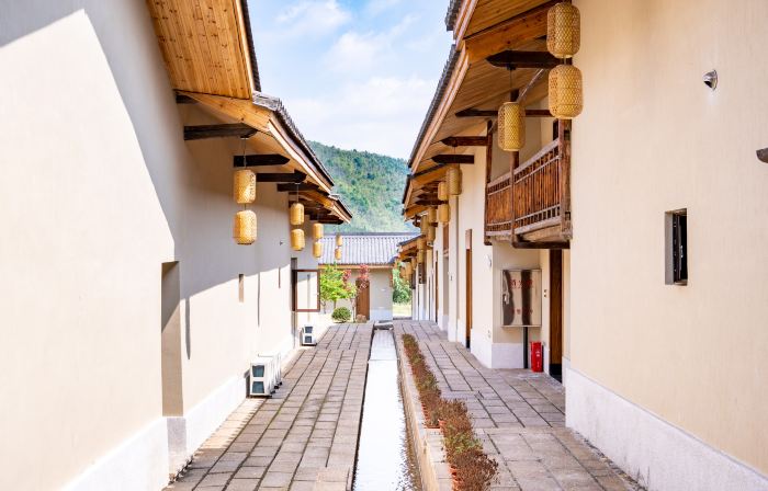 Longnan Qianxin Town Mountainside Hot Spring Resort Hotel